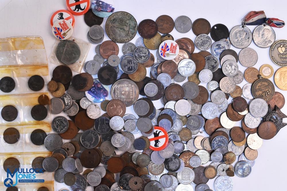 Box of World Coins, Tokens, Badges and few British coins, no silver coinage noted, #2.5kg - Image 5 of 5