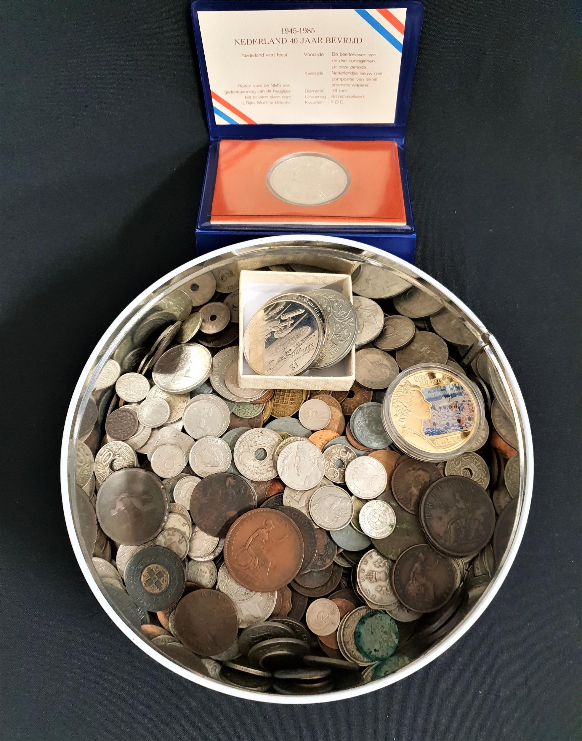 SELECTION OF BRITISH AND WORLD COINS including various 19th century British pennies, commemorative