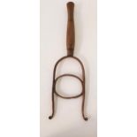 VETERINARIAN HORSE MOUTH EXAMINATION TOOL of shaped steel with a turned handle, 51cm long