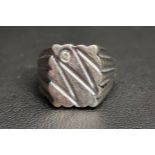 UNMARKED WHITE GOLD SIGNET STYLE RING with engraved zig-zag design and ribbed shoulders, set with