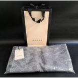 NEW GUCCI GG GREY SCARF 80% wool and 20% silk, 140 X 140cm, in original packaging and Gucci bag with
