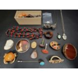 INTERETING SELECTION OF VINTAGE JEWELLERY including a pair of cabochon carnelian set cufflinks, an