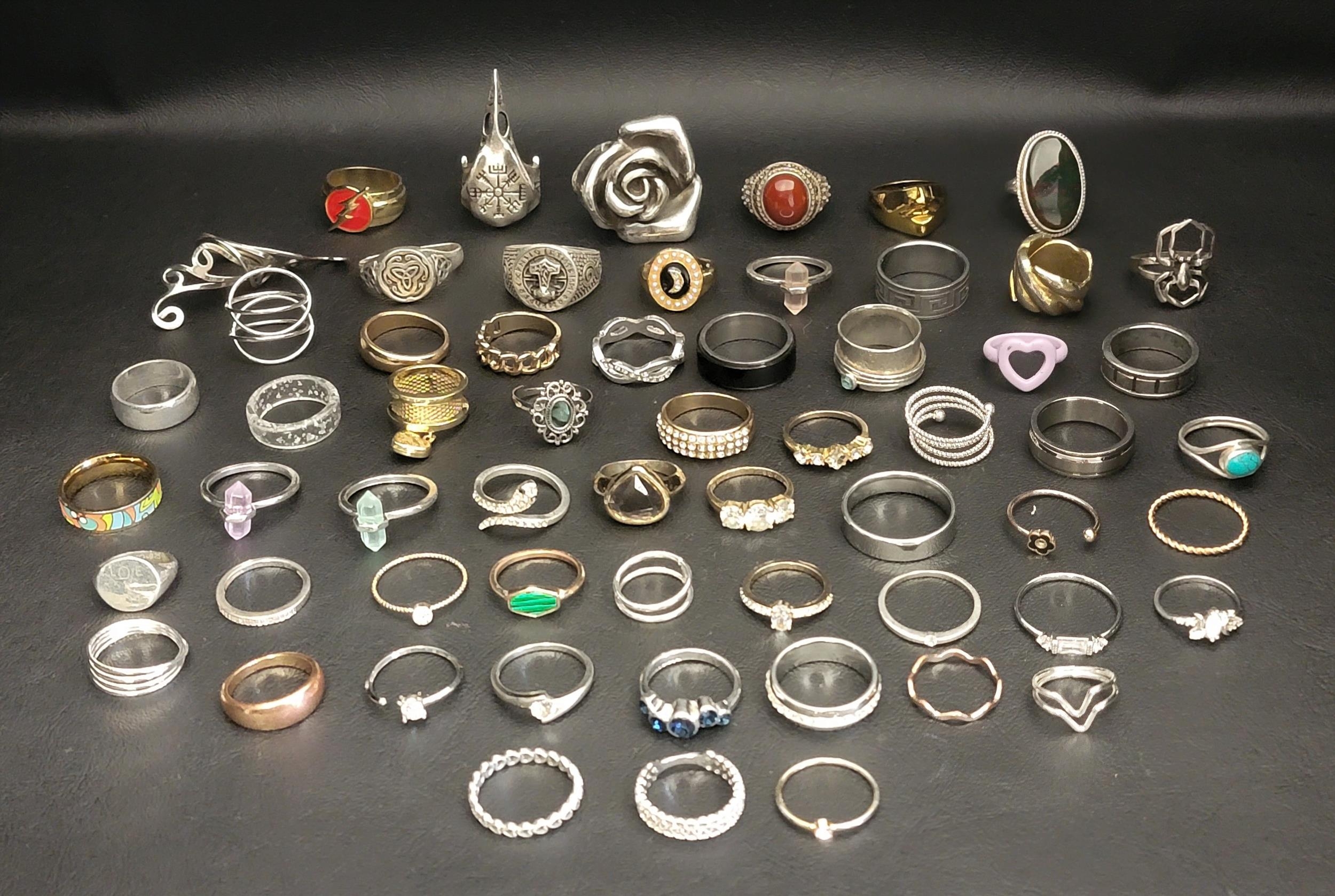 SELECTION OF SILVER AND OTHER RINGS including bands, statement rings, stone set rings and a
