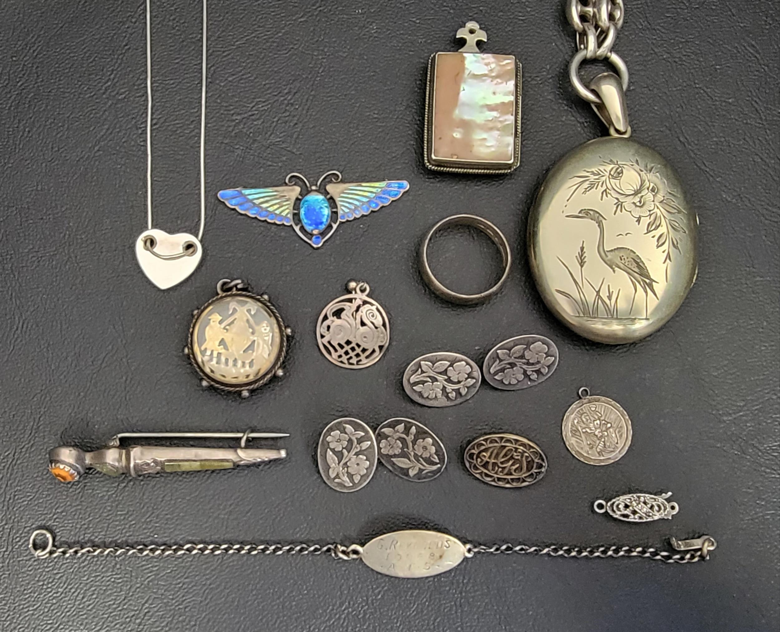 INTERESTING SELECTION OF MOSTLY SILVER JEWELLERY including a Japanese mother of pearl set pendant, a