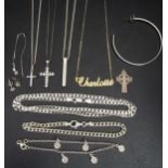 SELECTION OF SILVER AND GOLD JEWELLERY including stud earrings, a flower charm bracelet, a nine