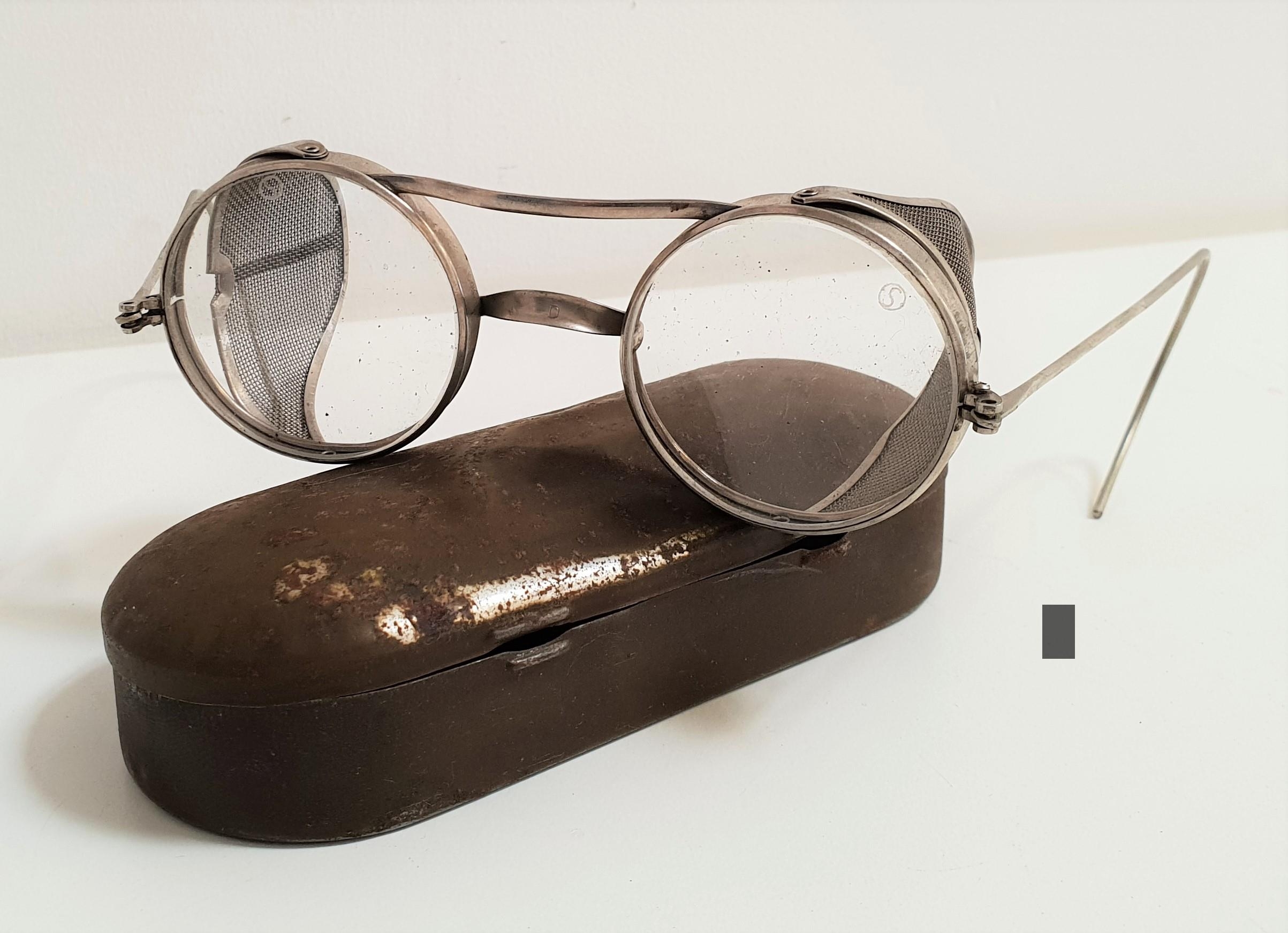 PAIR OF VINTAGE SAFETY GLASSES circa early 20th century with mesh side guards in a metal case