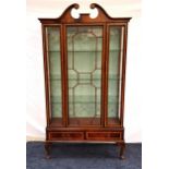 EDWARDIAN MAHOGANY AND INLAID DISPLAY CABINET with a swan neck pediment above a central astragal