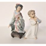 LLADRO PORCELAIN FIGURINE depicting a Geisha in traditional dress, 19.5cm high and a Lladro figurine