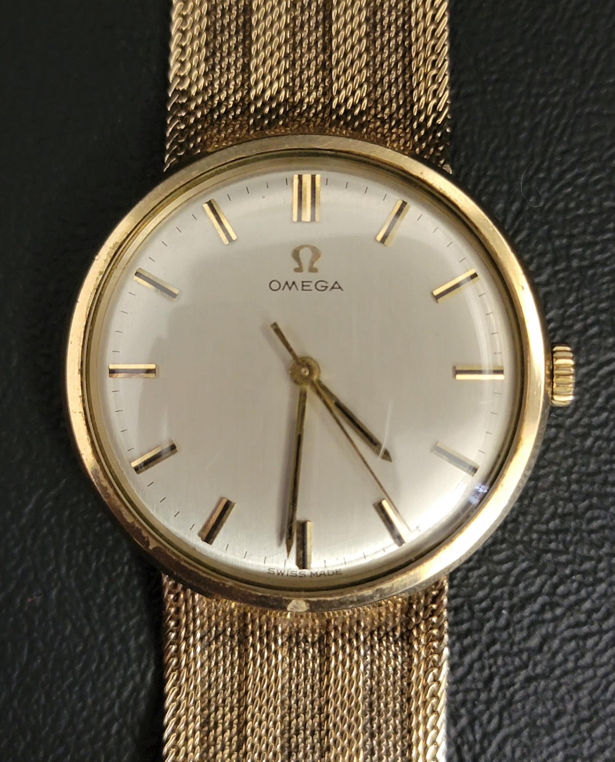 GENTLEMAN'S OMEGA NINE CARAT GOLD WRISTWATCH the champagne dial with baton five minute markers,