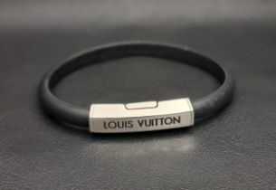 LOUIS VUITTON CLIP IT BRACELET the black leather bracelet with silver-tone hardware