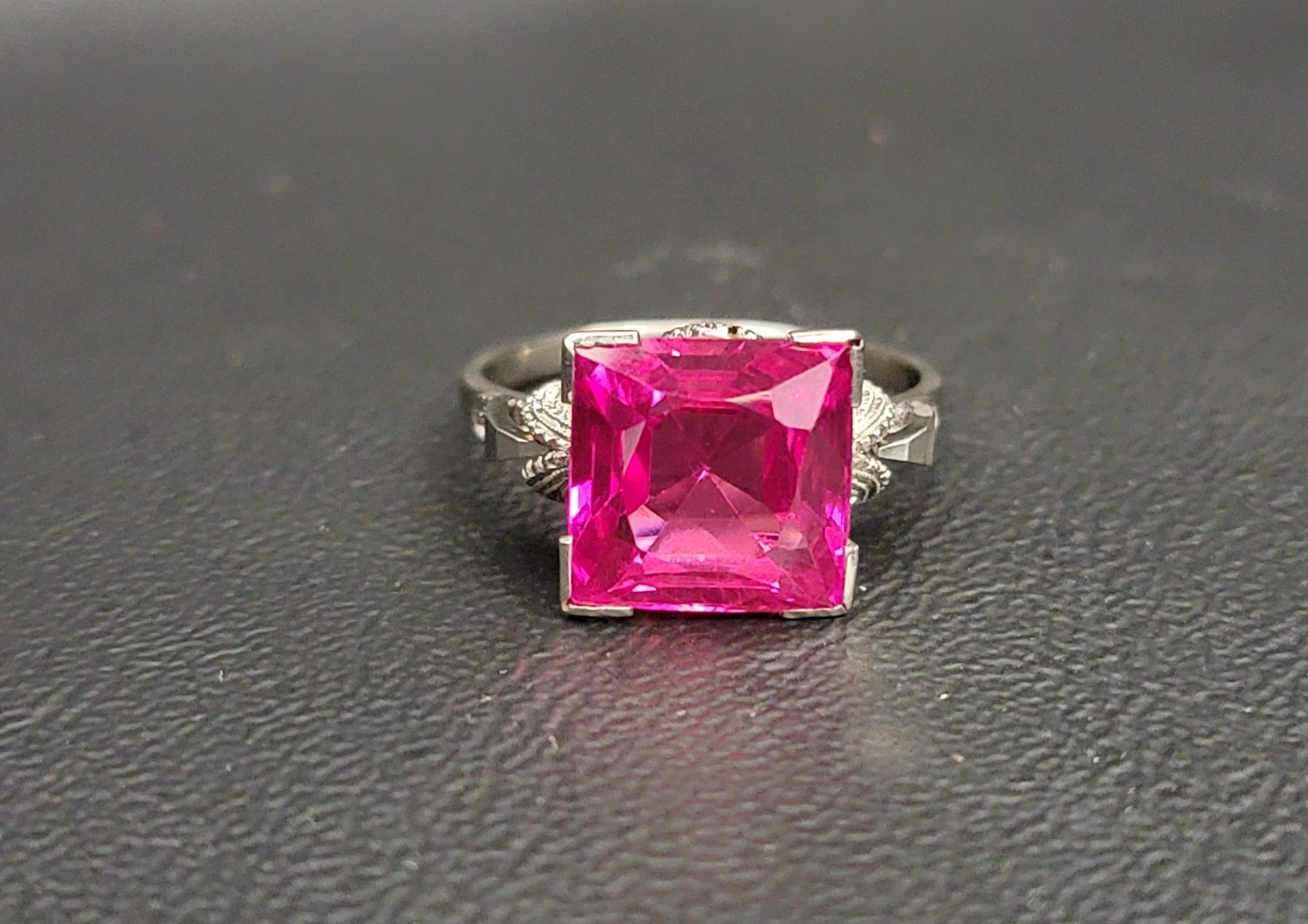 RED GEM SET SINGLE STONE COCKTAIL RING the large gemstone probably ruby and measuring