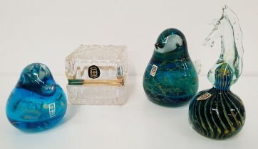 FOUR PIECES OF MDINA GLASS comprising a blue and yellow seahorse, 14.5cm high, two blue birds, 11.