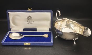 CASED SILVER QUEEN'S SILVER JUBILEE (1952-1977) SPOON with crown finial, London hallmarks for