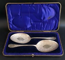 PAIR OF CASED SILVER VICTORIAN SERVING SPOONS the bowls decorated with swirl motifs, Sheffield