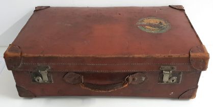VINTAGE LEATHER SUITCASE in brown leather with reenforced corners, carry handle and vintage travel