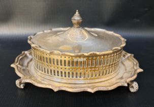 GEORGE V SILVER BUTTER DISH of oval form with a shaped lid above a pierced oval body with a glass