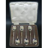 Set of six silver seal top teaspoons, Birmingham 1913, maker J B Chatterley & Sons ltd - cased