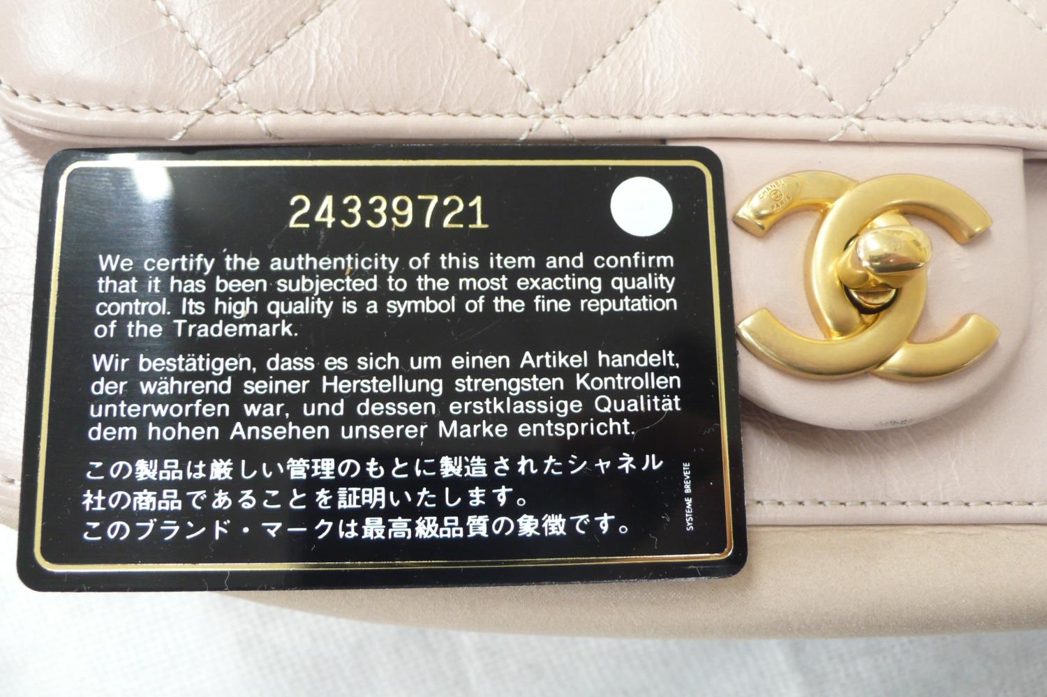 Chanel straight line flap bag, quilted pale pink leather with gold plated long and short handles, - Bild 12 aus 12
