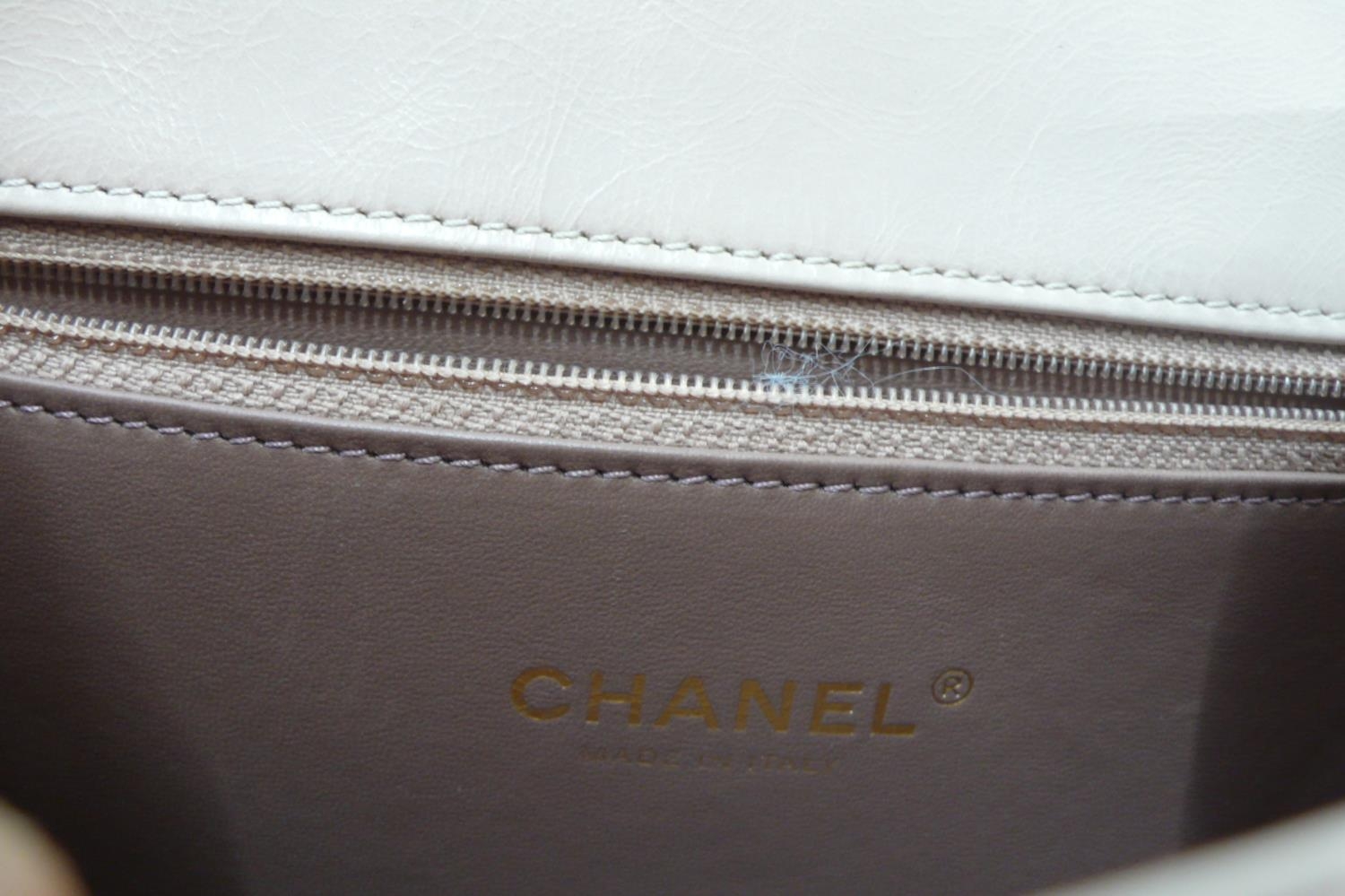 Chanel straight line flap bag, quilted pale pink leather with gold plated long and short handles, - Bild 10 aus 12