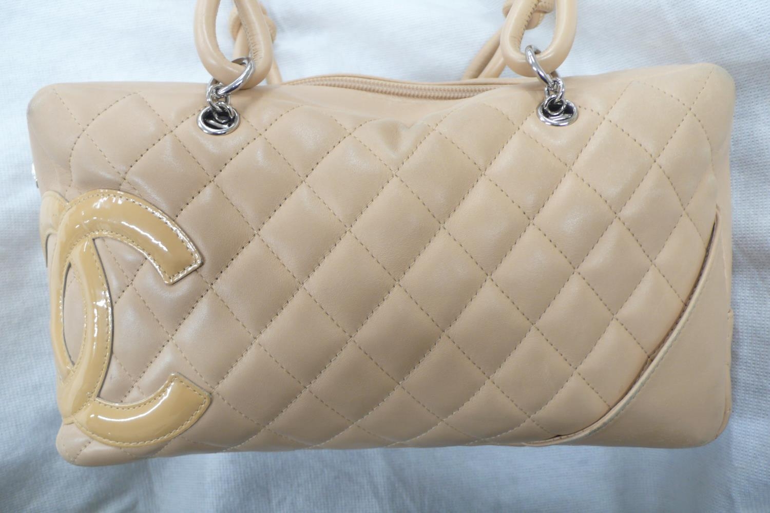 Chanel quilted peach leather handbag with patent leather logo, knot and loop handles, chrome - Bild 2 aus 10