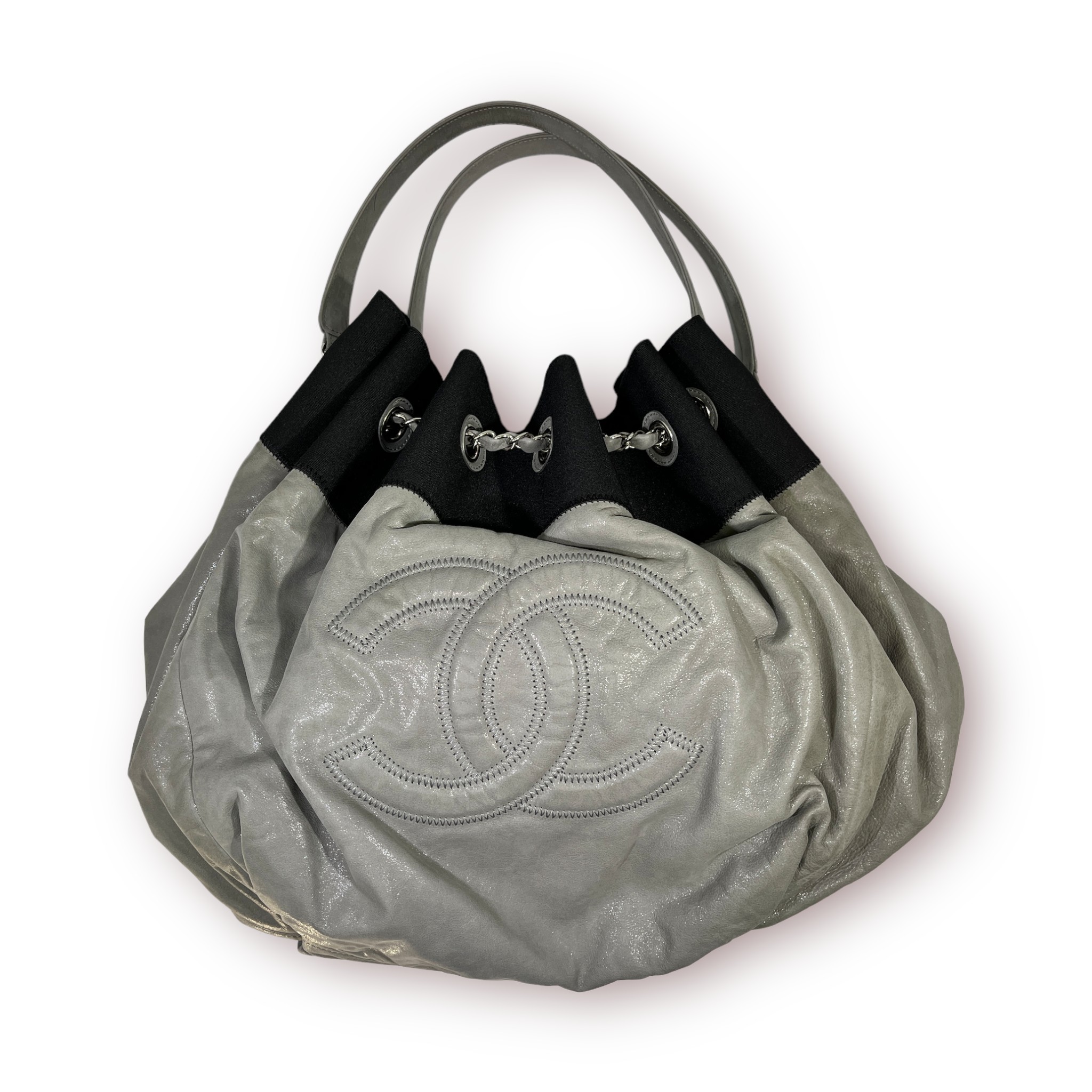 Chanel chain Coco Cabas GM tote bag, chain drawstring, grey and charcoal, detailed with a large