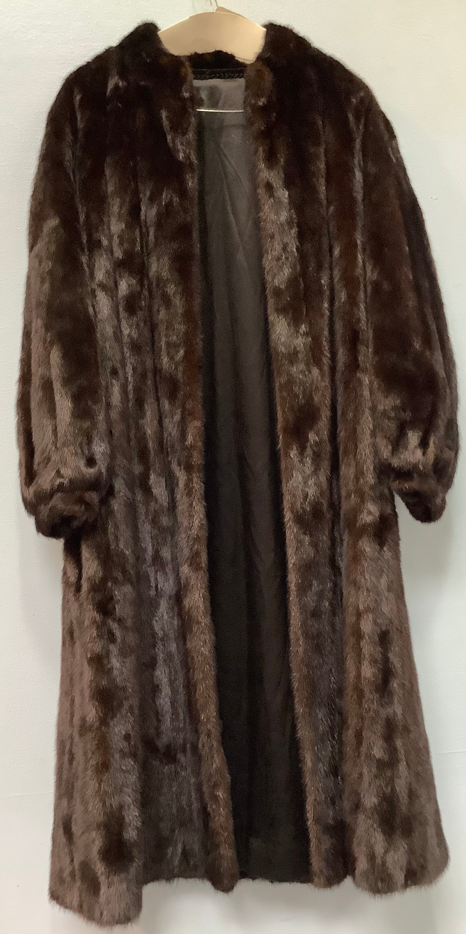 A three-quarter length light brown mink fur coat, probably from Hong Kong, a lady’s three-quarter - Image 6 of 6