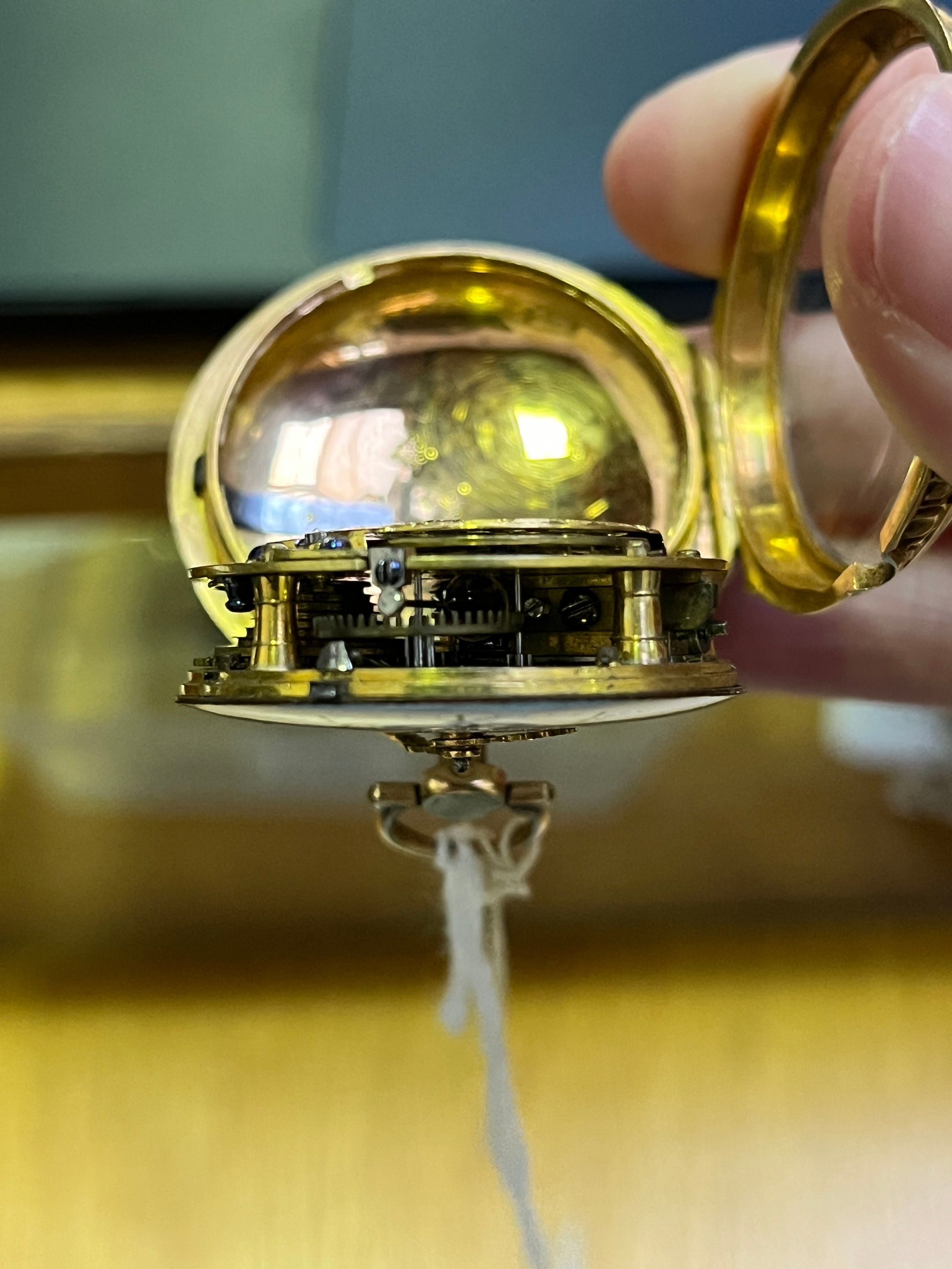 An 18th century French yellow metal (tests as 18ct gold) open-face verge pocket watch, the white - Image 5 of 7