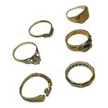 six various 9ct yellow gold rings, including a buckle ring, and a signet ring etc. total weight 12.6