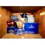 A boxed Royal Doulton ‘Regency Gold’ pattern twenty piece set, and a boxed Royal Doulton ‘Minerva’