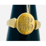 A 9ct gold gents signet ring, with initialed oval shaped top, weight 5.5 grams.