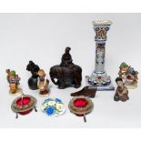 A small assortment of mixed collectables comprising a wooden snuff box modelled as a shoe, with