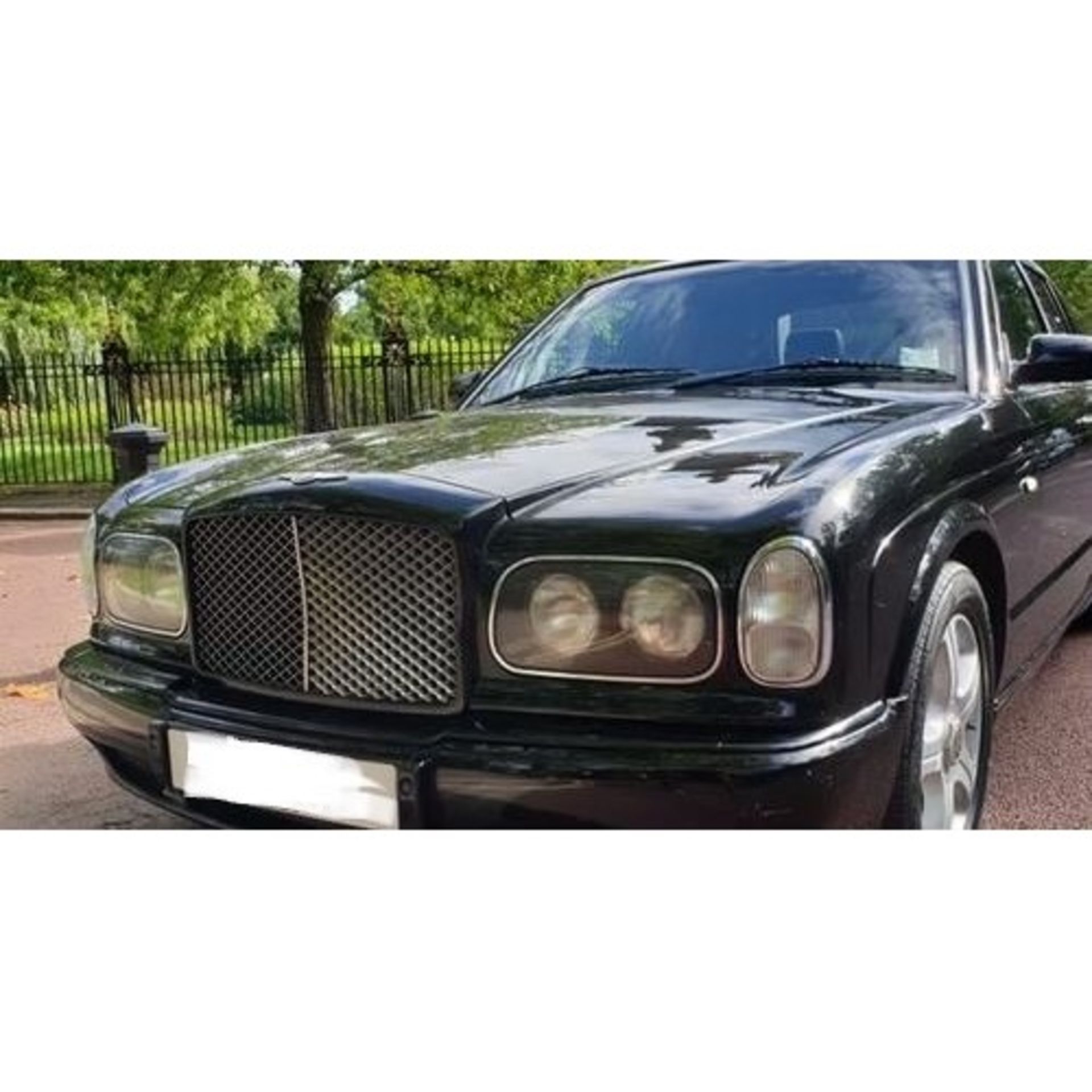 CELEBRATE THE CORONATION WITH A BENTLEY ARNAGE – FIT FOR A KING Bentley Arnage R, 6750cc V8 - Image 3 of 17