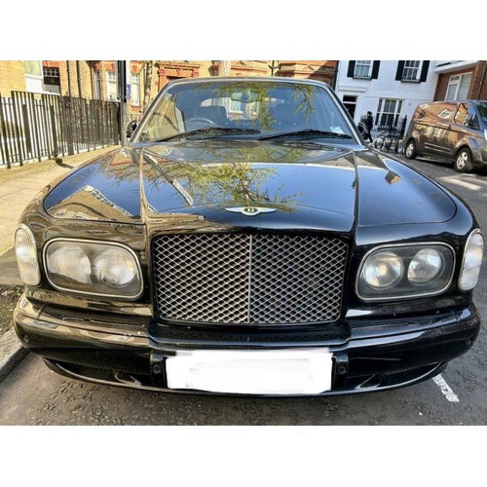CELEBRATE THE CORONATION WITH A BENTLEY ARNAGE – FIT FOR A KING Bentley Arnage R, 6750cc V8 - Image 7 of 17