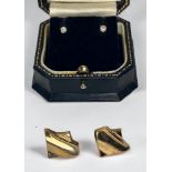 A pair of 18ct gold solitaire stud earrings, rbc diamonds estimated, 0.91g, together with a pair