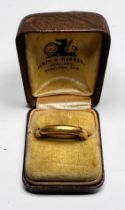 A 22ct gold wedding ring with 9ct sizer, weight 5.56g inc.