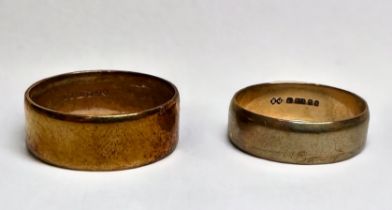 Two 9ct yellow gold wedding rings, total weight 7.4 grams.