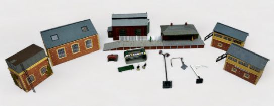 A collection of assorted ‘OO’ gauge railway trackside accessories, including lead, metal, plastic