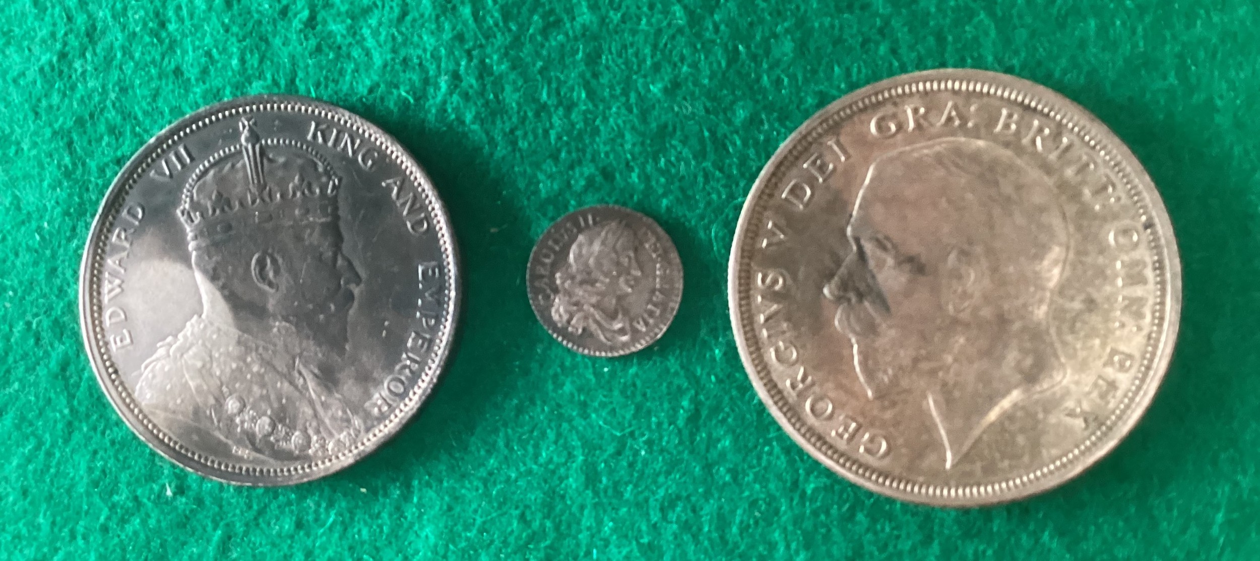 A British Empire 1914 Christmas tin containing coins (all in 1st photo) of which arguably the most - Image 2 of 3