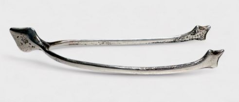 A pair of Scottish provincial wishbone silver sugar tongs, by William Robb, Ballater, with Edinburgh