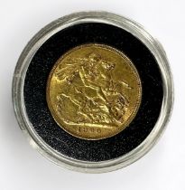 A Queen Victoria Gold Sovereign, 1900, obverse third portrait old head, 8.00g