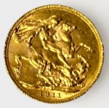 A George V gold sovereign, 1911, 8.00g
