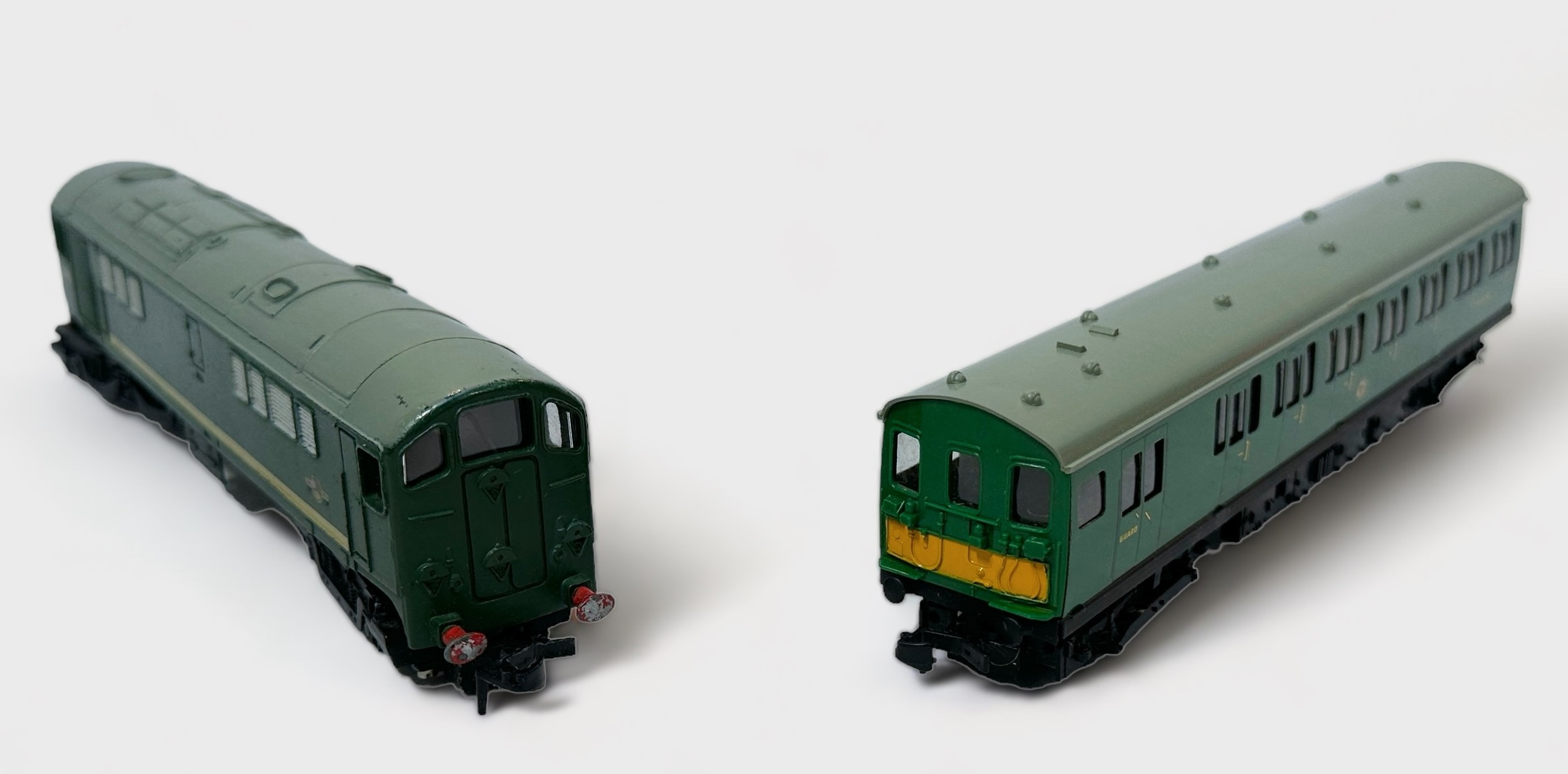 A Hornby-Dublo 2233 Co-Bo Diesel-Electric Locomotive (2-Rail), housed in original picture box with - Image 3 of 3