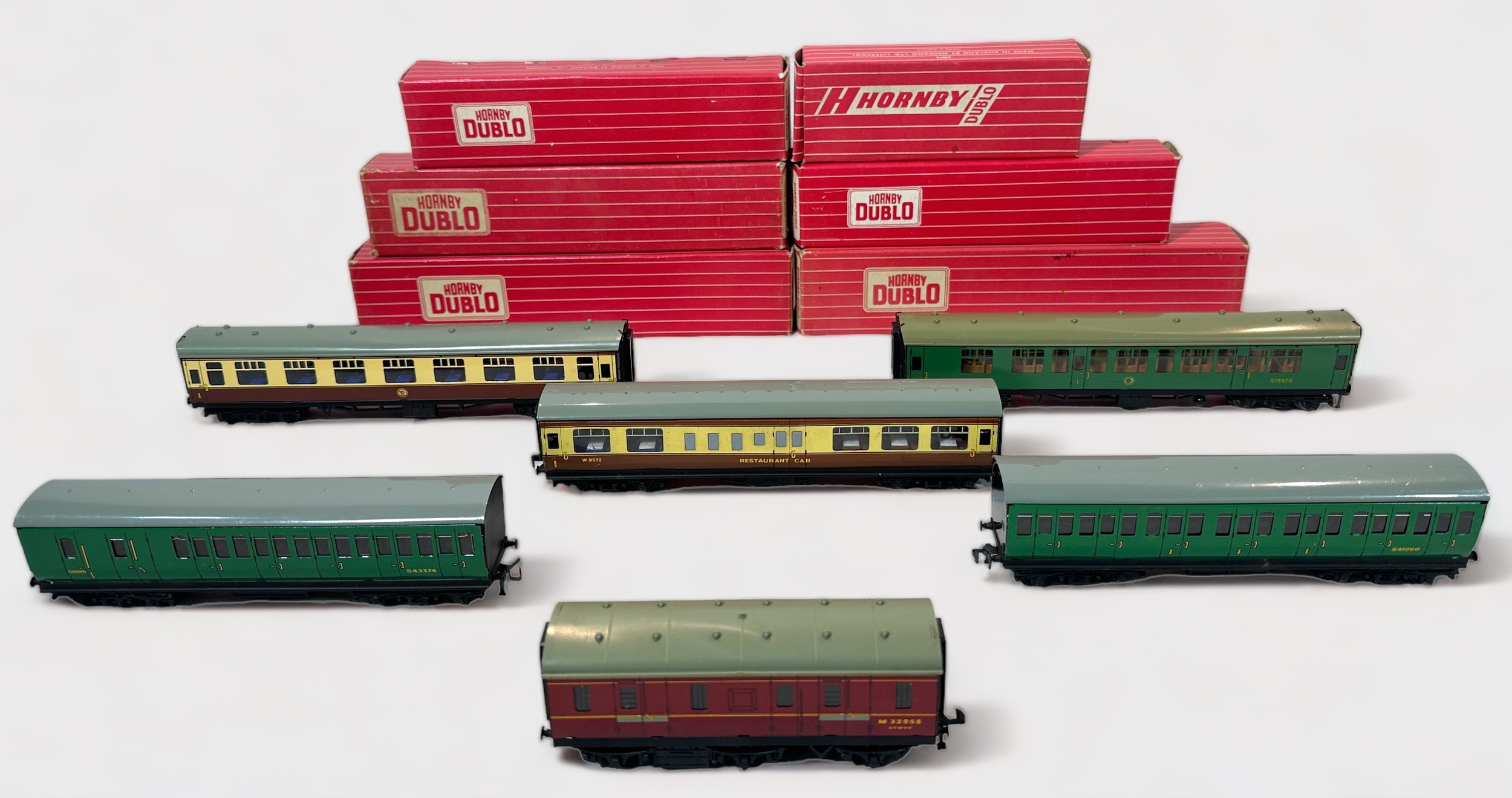 Twelve various boxed Hornby-Dublo rolling stock, corridor coaches, restaurant cars, brake vans, - Image 2 of 2