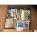 Postcards : Large box of mixed postcards b/w/colo