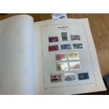 Stamps : GB large Davo mostly hingeless album all