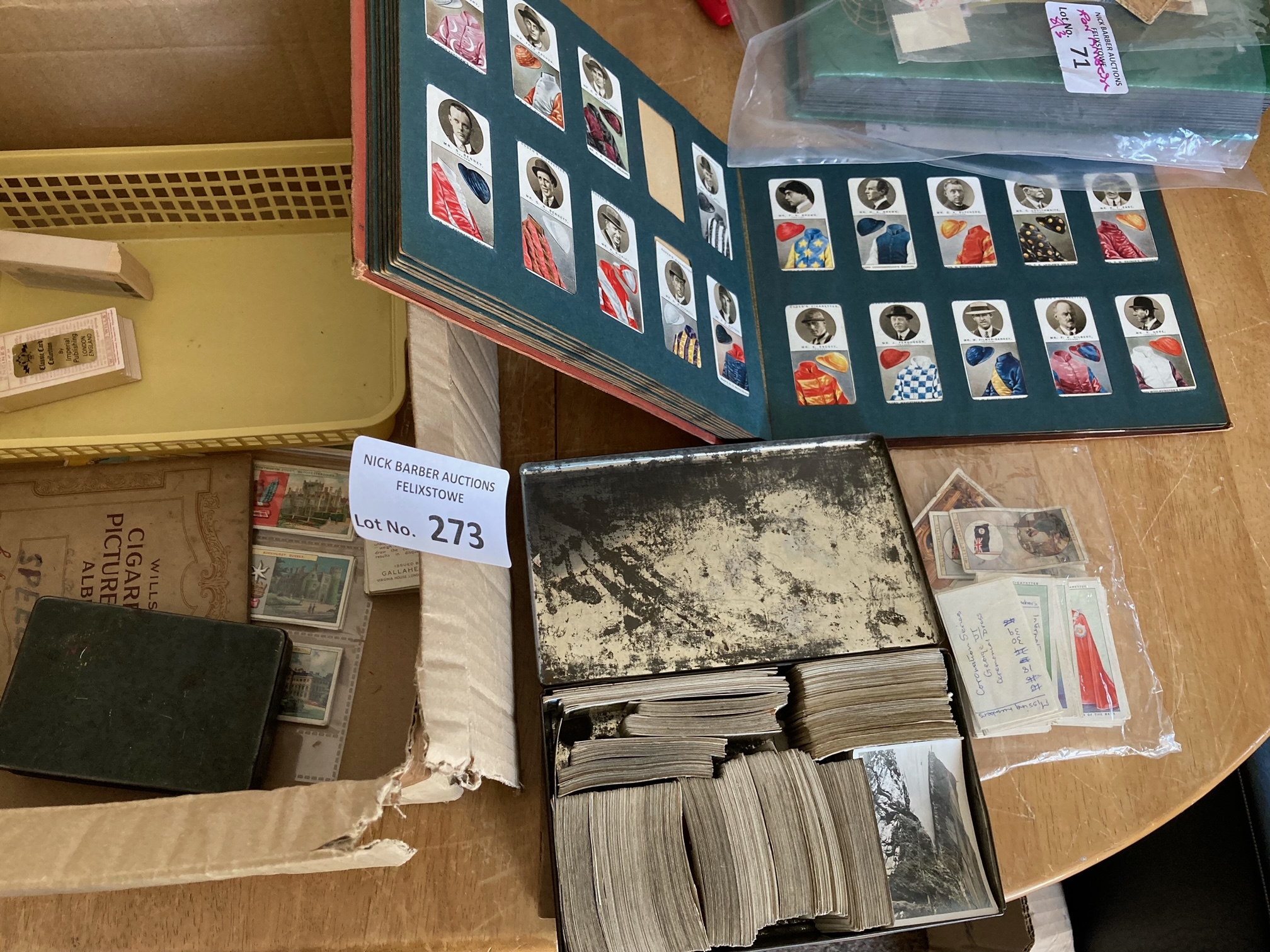 Cig Cards : Box of albums/tins & loose - nice coll