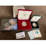 Coins : Silver proof Q. Mother boxed £5 coin & 200
