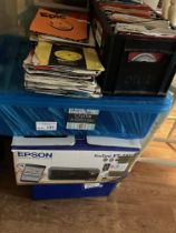 Records : Large boxes of 7" singles approx 1500 wi