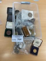 Coins : Plastic box of mixed coins - some older p
