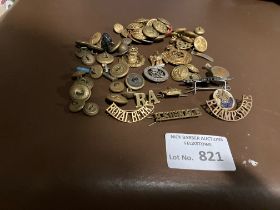 Collectables : Militaria - badges, buttons etc WWI